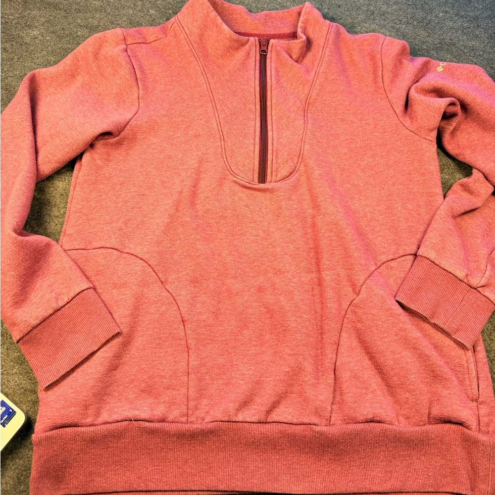 Women’s maroon Columbia quarter zip